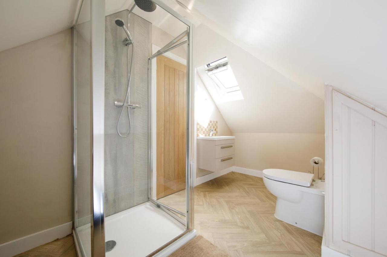 'Orchard Croft Lodge - Chichester', Book-Direct, New Home 1,367 Sq' Ft' , Can Sleep 8 On Request , Split & Link 'Super King' Size Beds, Free Wi-Fi, Sky Tv & Sky Sports, 9 - Minutes From West Wittering Beach, Very Quiet Location, Dog Friendly Exterior foto